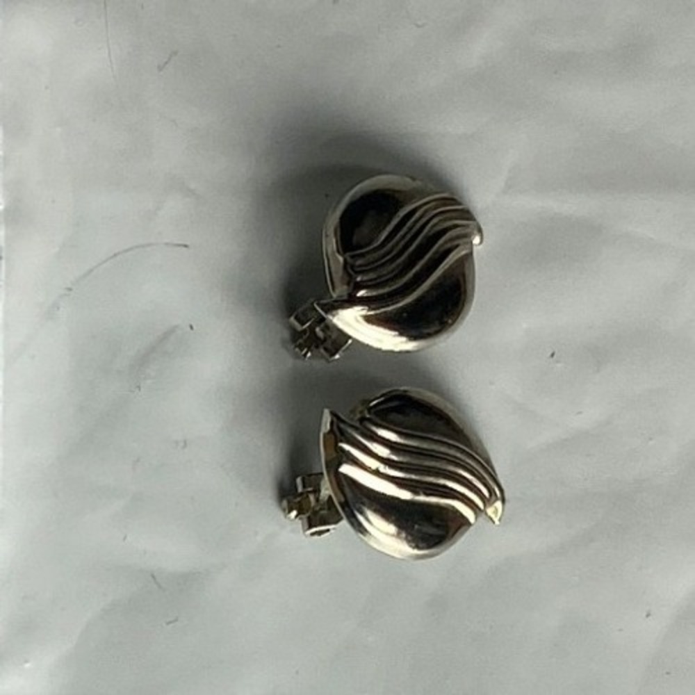 Silver Tone Emblem Buttons Set of 2 Embellishments Sewing‎ Craft Accessories